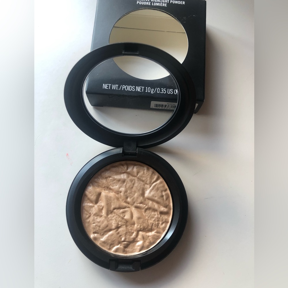 MAC Chez Chez Lamé highlight powder NIB